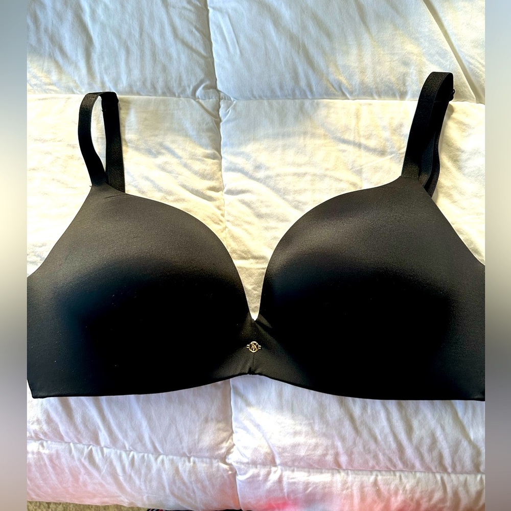 NWOT. Victoria’s Secret So Obsessed, padded no wire bra. 36DD Black